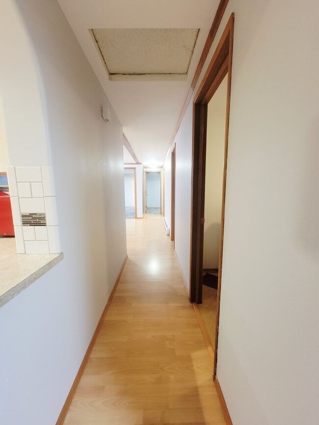Building Photo - Spacious 3-Bedroom Home with Fenced Yard &...