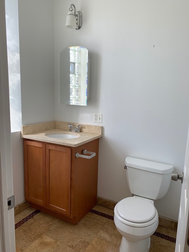 Building Photo - 1619 W Wallen Ave