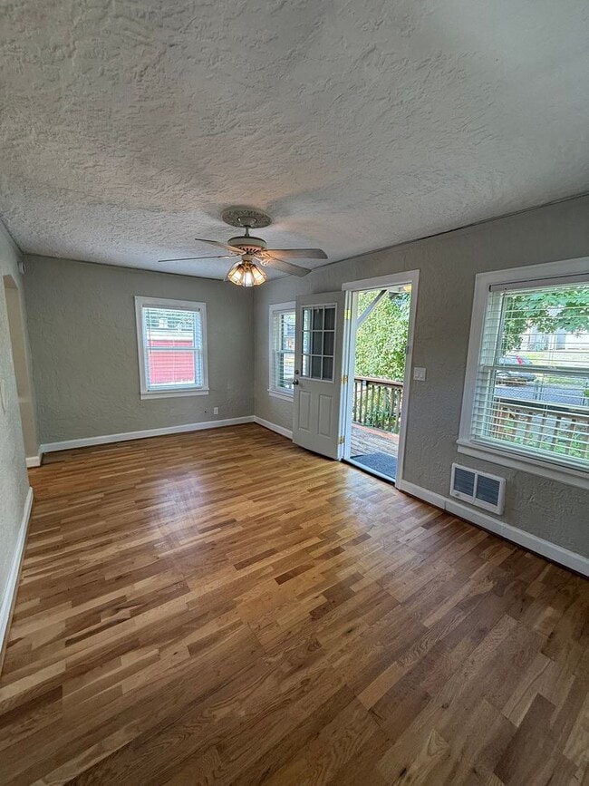 Building Photo - Charming Vintage Home in the Desirable Cam...