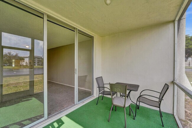 Building Photo - 9440 Poinciana Pl