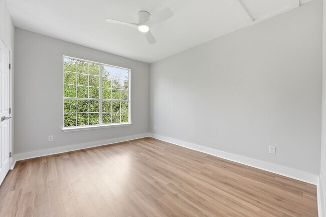 Building Photo - 211 Colima Ct