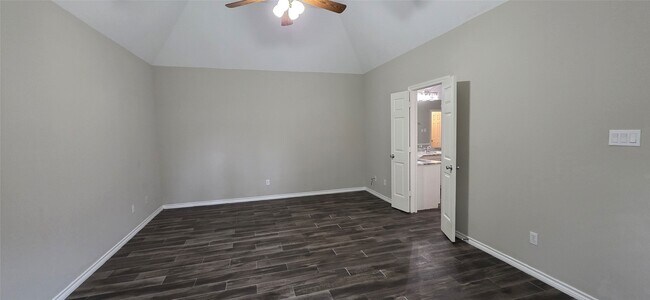 Building Photo - 1214 W Forest Dr