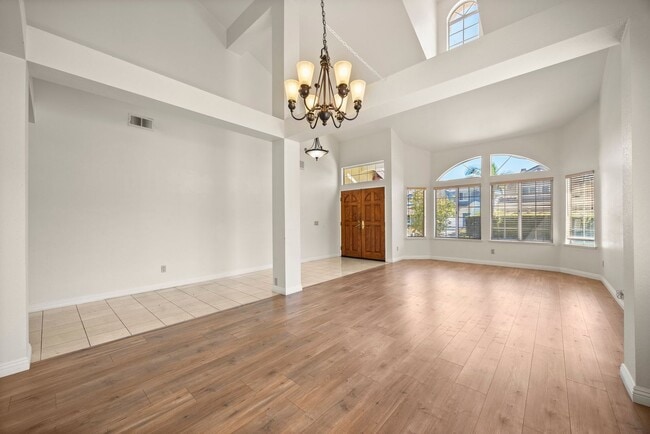 Building Photo - Beautiful Updated Corner Lot 3 Bed 3 Bath ...