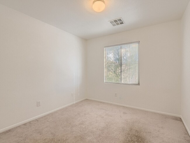 Building Photo - 5537 Ayers Cliff St