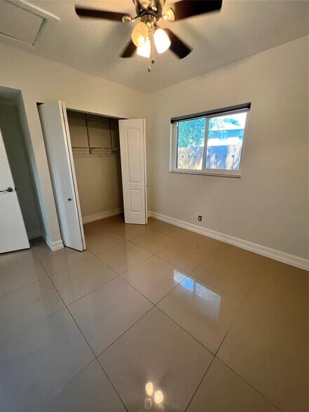 Building Photo - 2352 NW 37th Ave