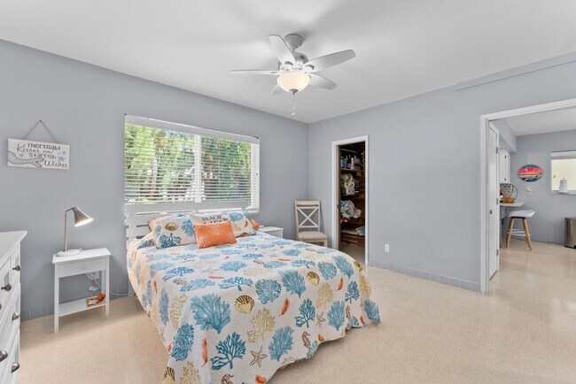 Building Photo - 1203 Hillsboro Mile