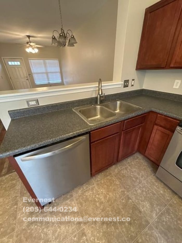 Building Photo - 1208 Green Dr