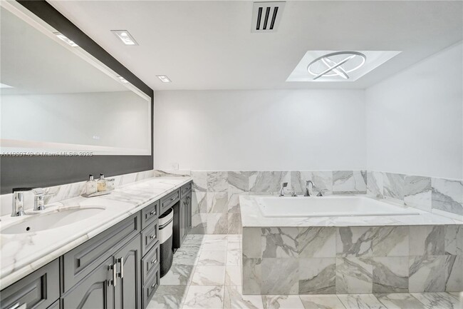 Building Photo - 19667 Turnberry Way