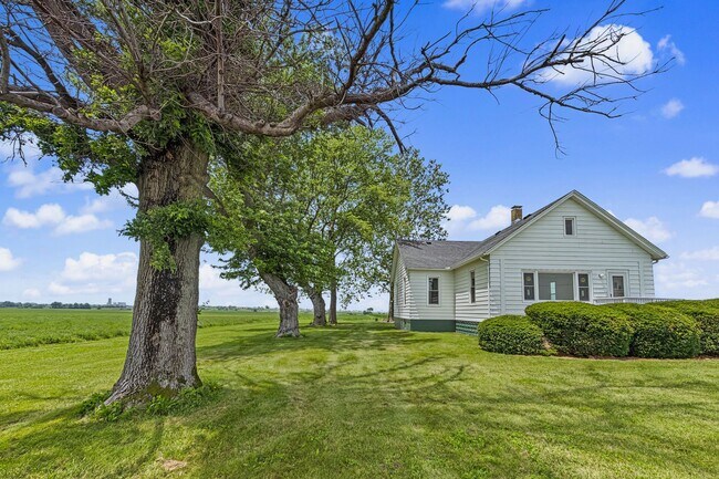 Building Photo - 3 Bedroom, 1 Bathroom Rural Home for Rent – Farmer City, IL-INTERIOR PHOTOS COMING SOON!
