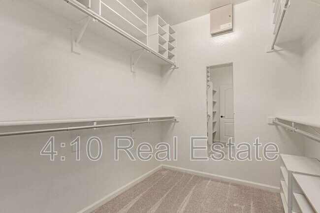 Building Photo - 463 W Canary Way