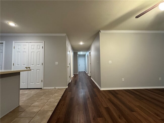 Building Photo - 1582 Willowbrook Dr