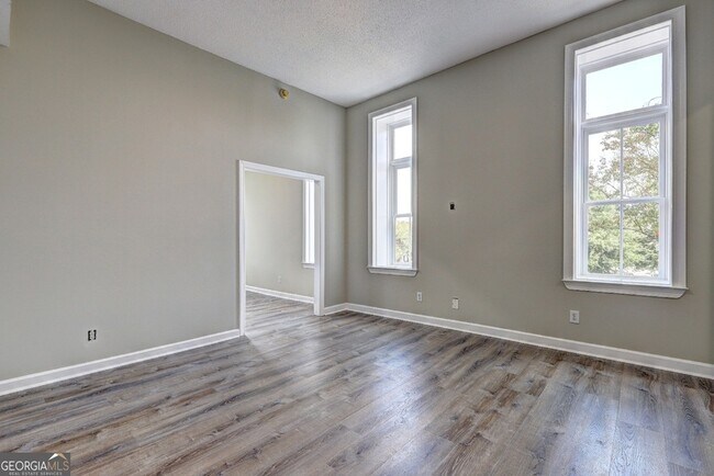 Building Photo - 123 S Broad St