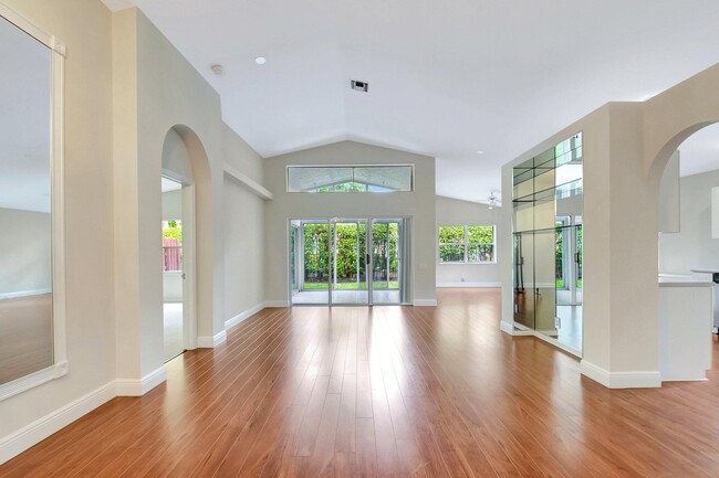 Building Photo - 6779 Indianwood Way