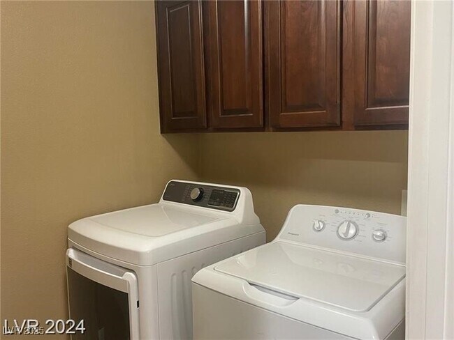 Building Photo - 5079 W Moberly Ave