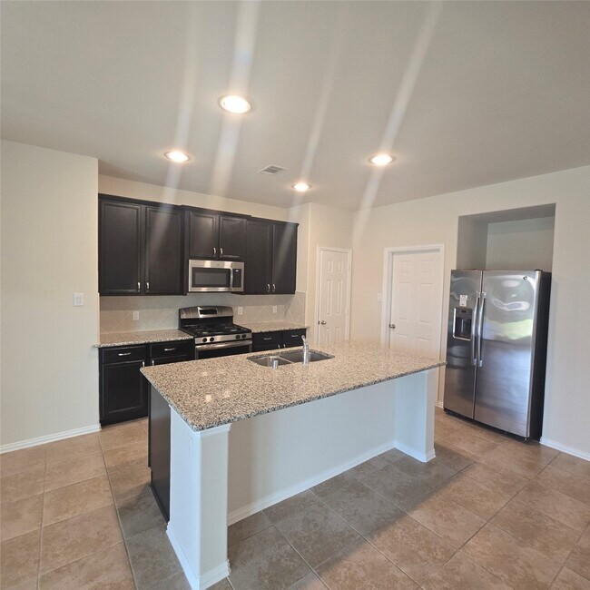 Building Photo - 8114 Summer Lake Pass Ln