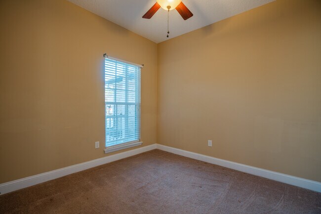 Building Photo - 59 Forest St NE