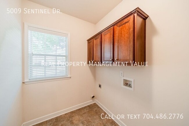 Building Photo - 5009 Sentinel Dr