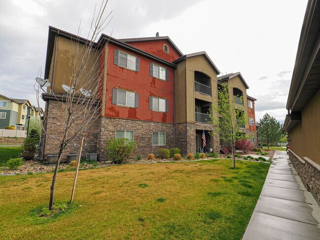 Building Photo - 3 Bedroom, 2 Bathroom Condo