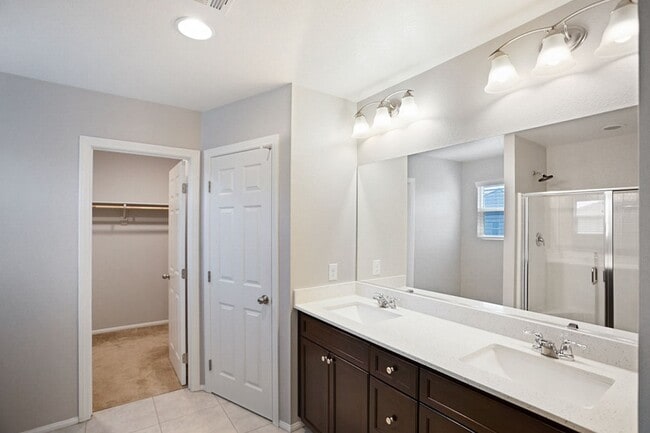 Building Photo - Beautiful 3-Bedroom Home in the Gated Sedona Ranch Community