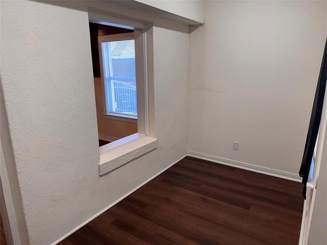 Building Photo - 2547 Sharon St