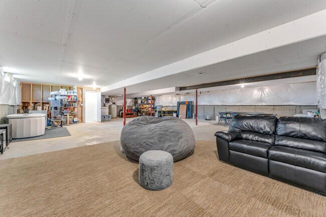 Building Photo - 8619 Landrace Dr