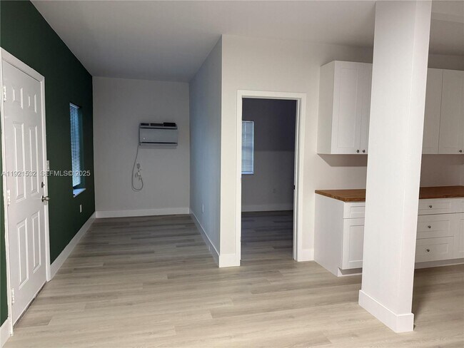 Building Photo - 7611 Harding Ave