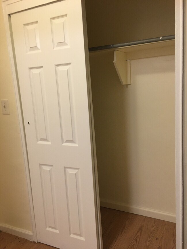 Building Photo - 8330 Vietor Ave