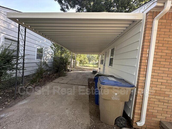 Building Photo - 6254 N Independence St