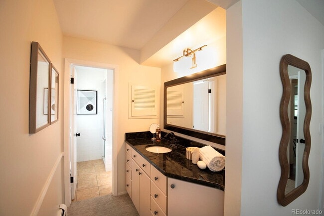 Building Photo - 4-Bedroom home in Ridgewood