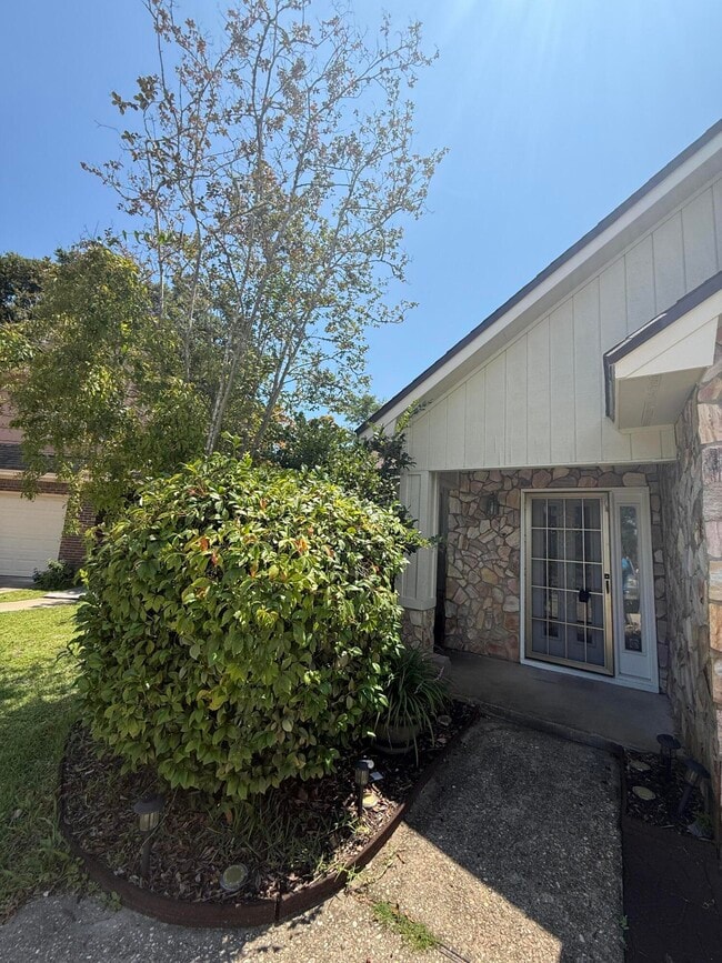 Building Photo - 1305 Ariel Ct