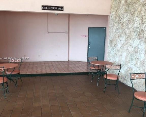 Building Photo - 1591 NE Miami Gardens Dr