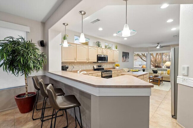 Building Photo - 17824 N Stone Haven Dr