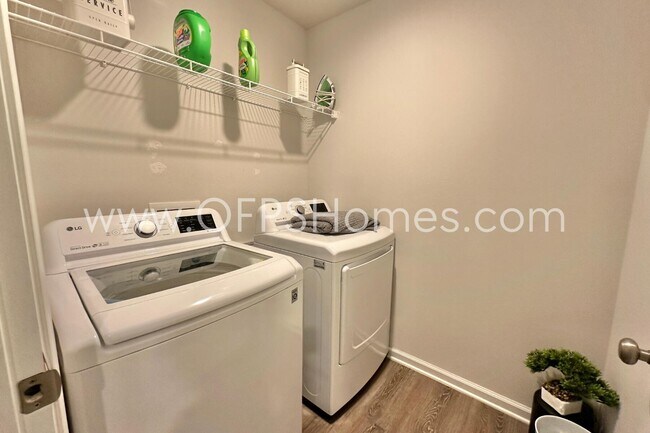 Building Photo - 3582 Sugar Maple Ln