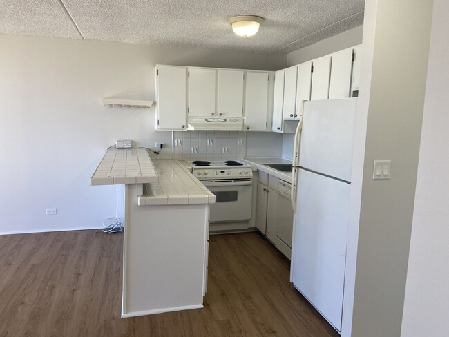 Building Photo - 1 bedroom in Chateau Waikiki