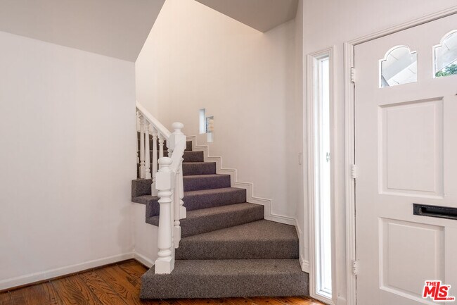 Building Photo - 12455 Sarah St
