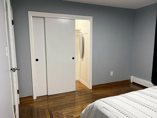 Building Photo - 508 Elm St