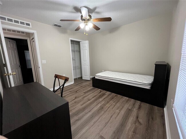 Building Photo - 4944 Fiske Cir