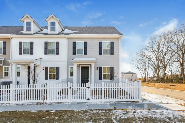 Building Photo - 1 Beautyberry St