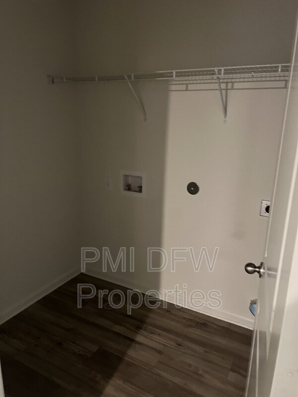 Building Photo - 640 Aqueduct Dr