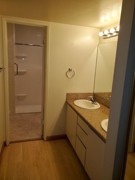 Building Photo - 1127 E Del Mar Blvd