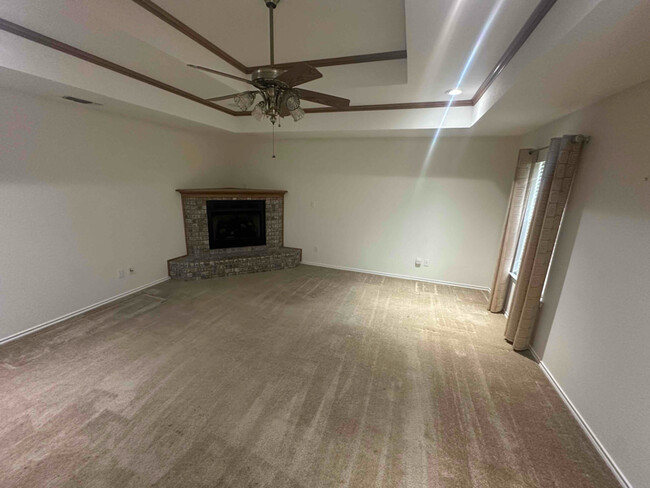 Building Photo - 535 Ross Ln