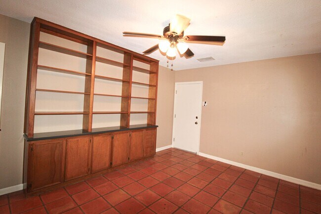 Building Photo - 10323 Quail Meadow St