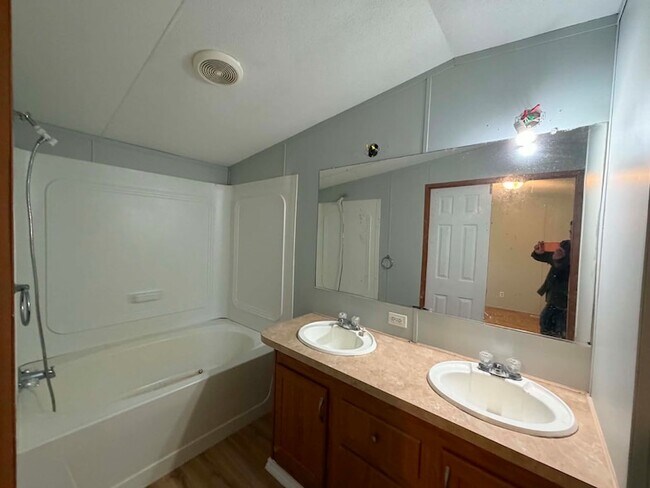 Building Photo - 22091 Bowden Dr