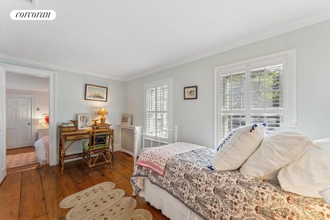 Building Photo - 20 Quogue St