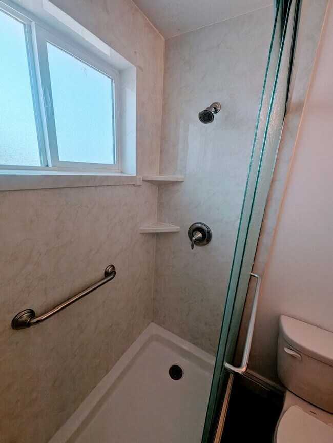 Building Photo - GET $500 OFF THE FIRST MONTHS RENT!!!