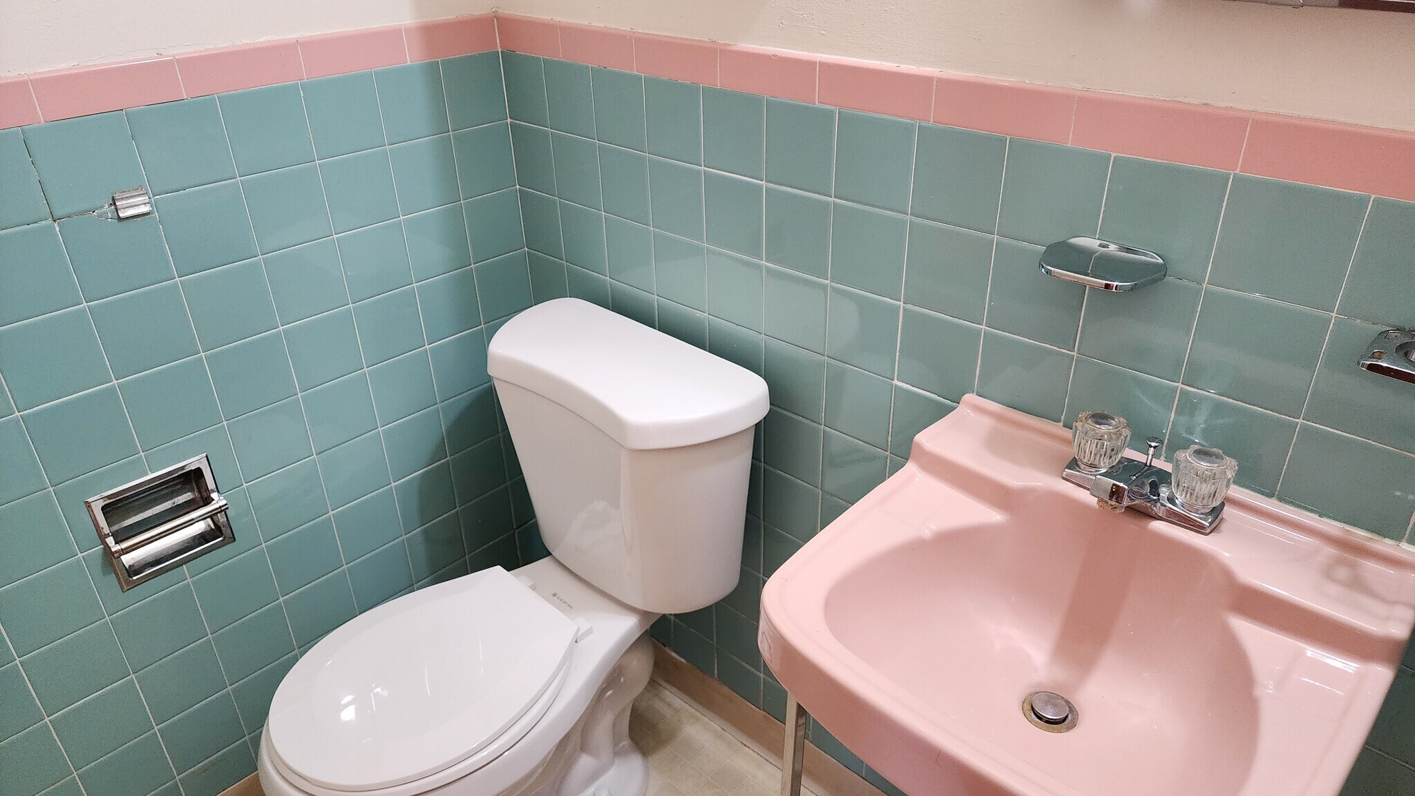 Building Photo - 925 S Washington St