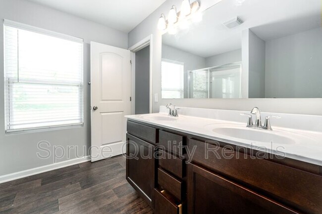 Building Photo - 411 Quick Silver Dr