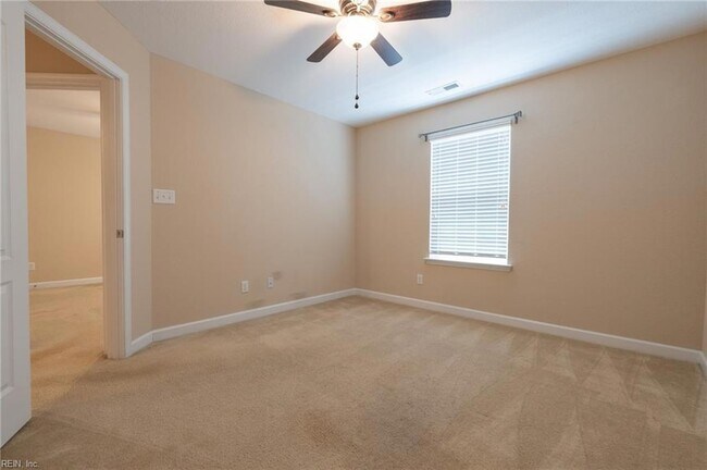 Building Photo - 302 Milton Ct