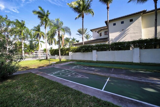 Building Photo - 541 Blue Heron Dr