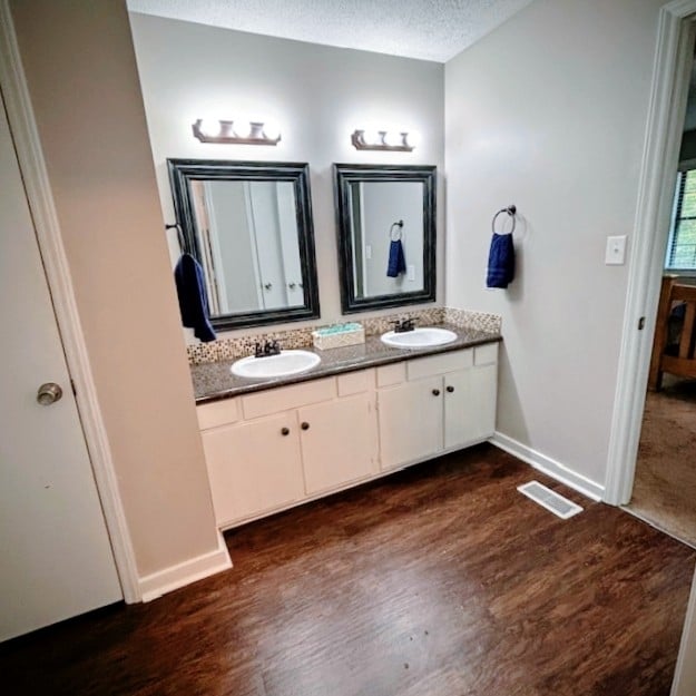 Building Photo - 18 Willow Bridge Dr